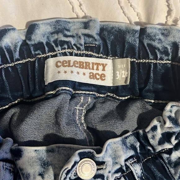 Light and dark wash Jean shorts - Picture 3 of 3